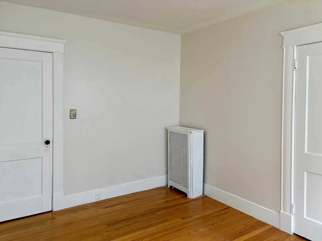 4 bed, 1 bath apartment for rent at 271-273 Pleasant St Unit 271, Holyoke — photo 15 of 17