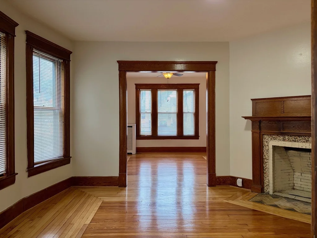 4 bed, 1 bath apartment for rent at 271-273 Pleasant St Unit 271, Holyoke — photo 1 of 17