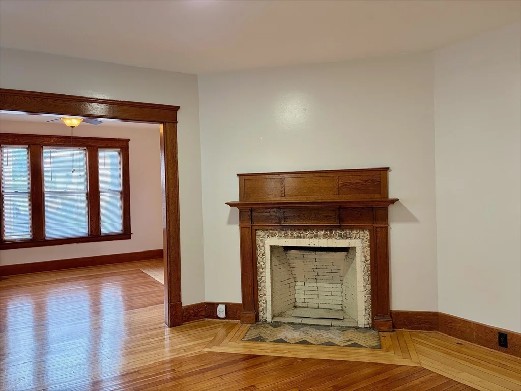 4 bed, 1 bath apartment for rent at 271-273 Pleasant St Unit 271, Holyoke — photo 4 of 17