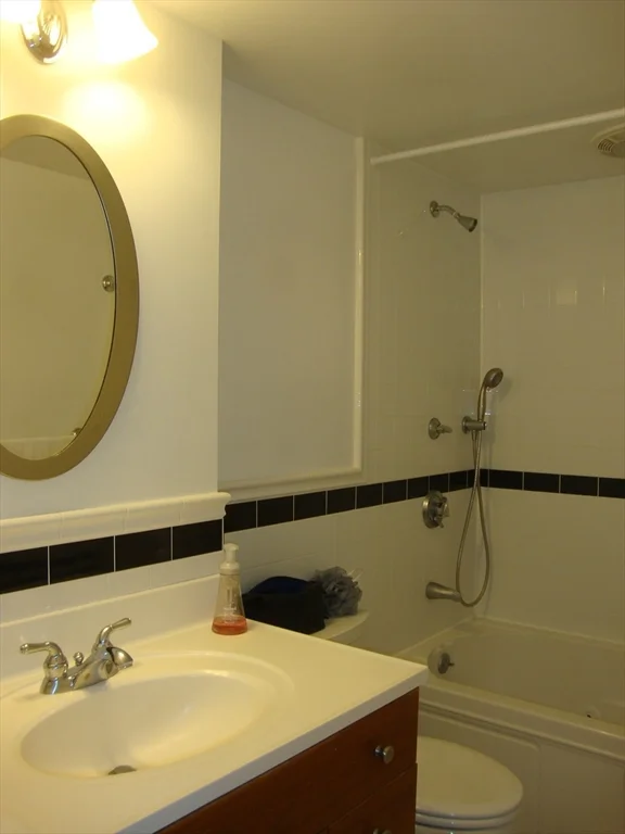 1 bed, 1 bath apartment for rent at 271 Beacon Unit 2, Back Bay — photo 8 of 9
