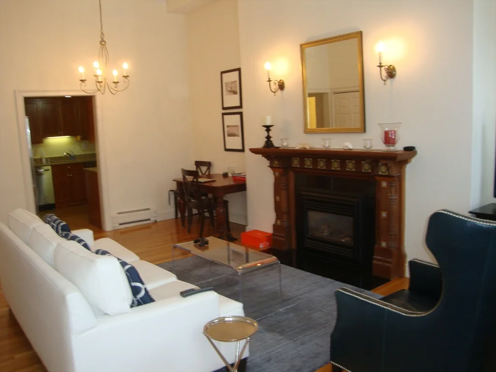 1 bed, 1 bath apartment for rent at 271 Beacon Unit 2, Back Bay — photo 3 of 9