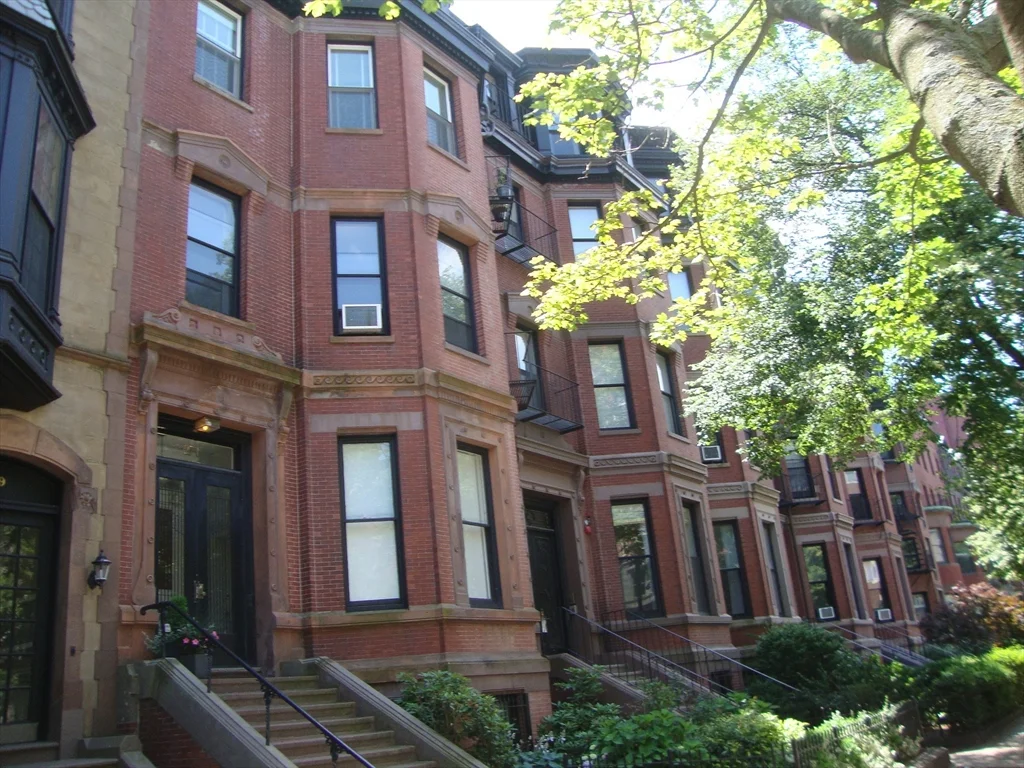 1 bed, 1 bath apartment for rent at 271 Beacon Unit 2, Back Bay — photo 1 of 9