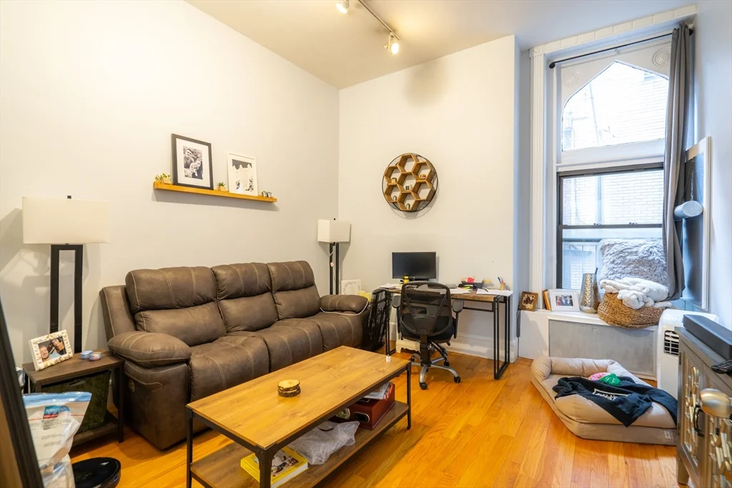 1 bed, 1 bath apartment for rent at 271 Dartmouth St Unit 1D, Back Bay — photo 1 of 12