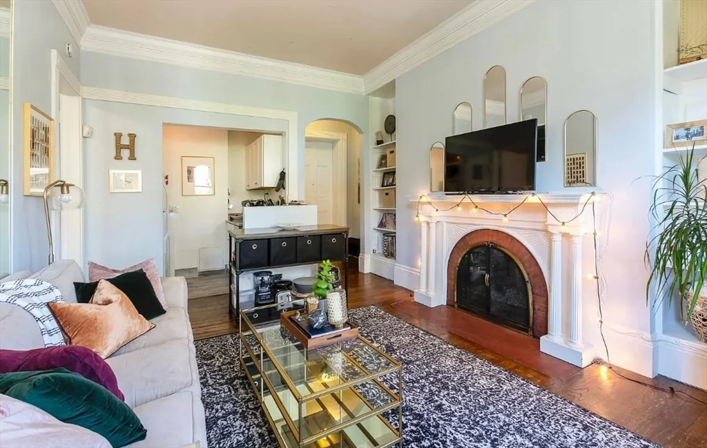 1 bed, 1 bath apartment for rent at 271 Dartmouth St Unit 2MM, Back Bay — photo 2 of 13