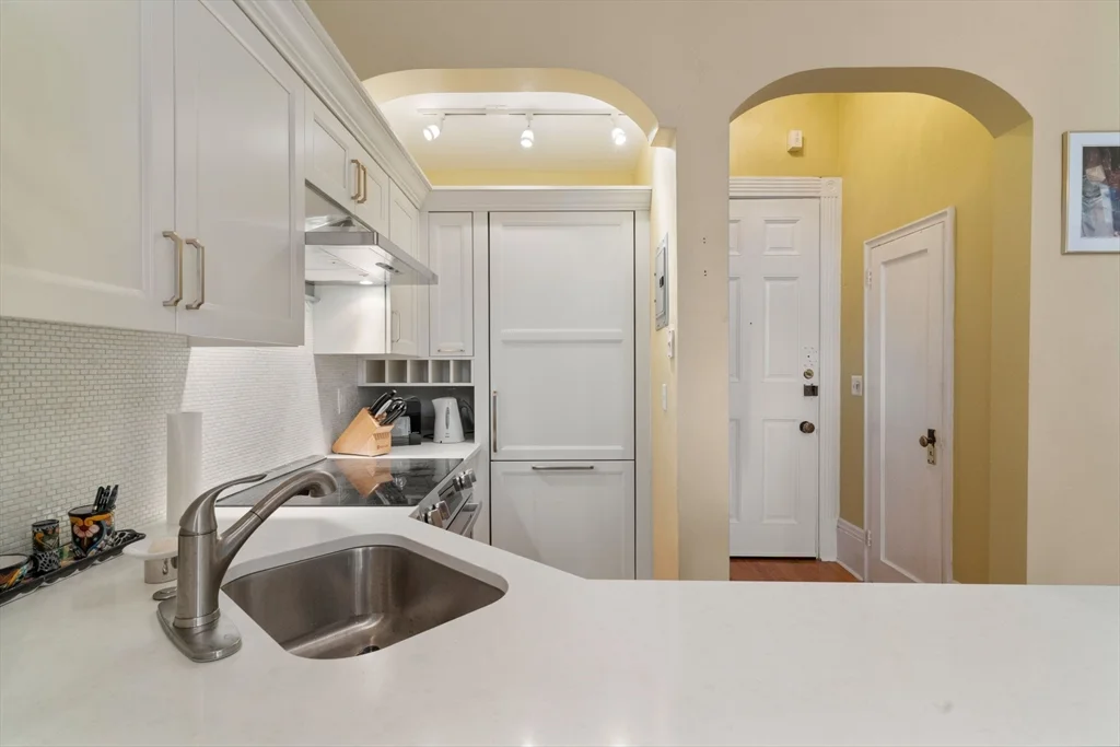 1 bed, 1 bath apartment for rent at 271 Dartmouth St Unit 3L, Back Bay — photo 10 of 14