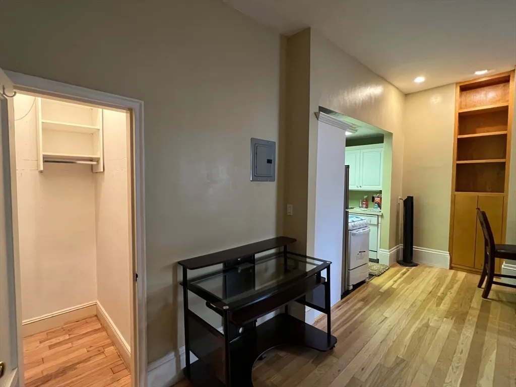 Studio bed, 1 bath apartment for rent at 271 Dartmouth St Unit 6B, Back Bay — photo 8 of 18