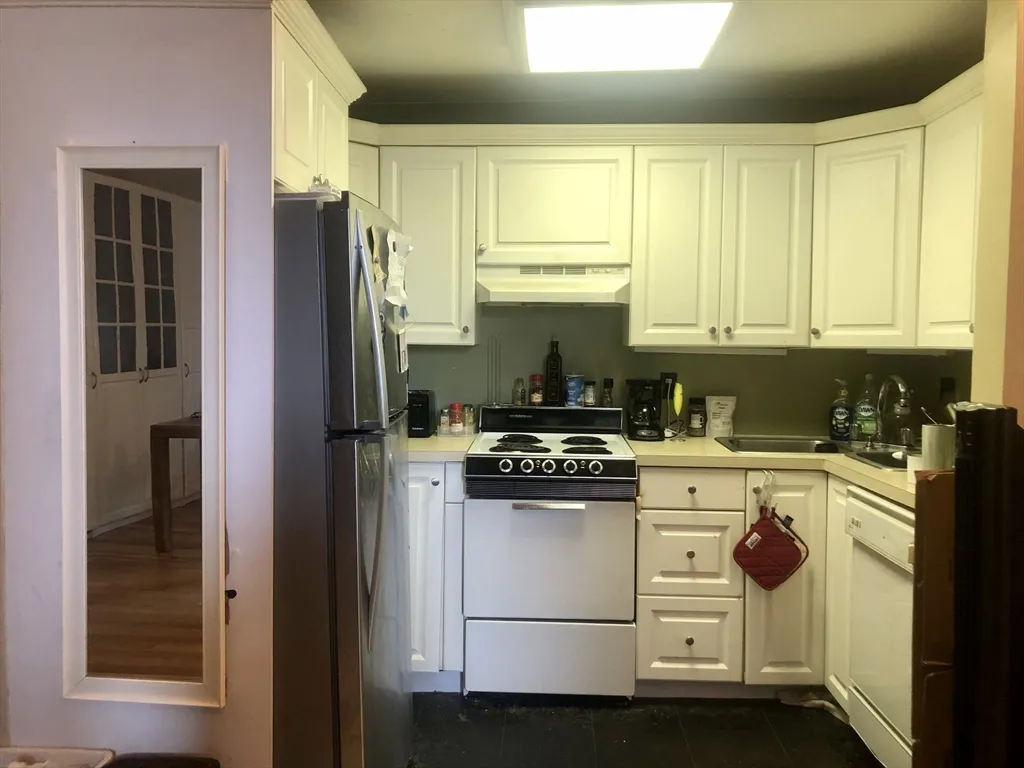 Studio bed, 1 bath apartment for rent at 271 Dartmouth St Unit 6B, Back Bay — photo 9 of 18