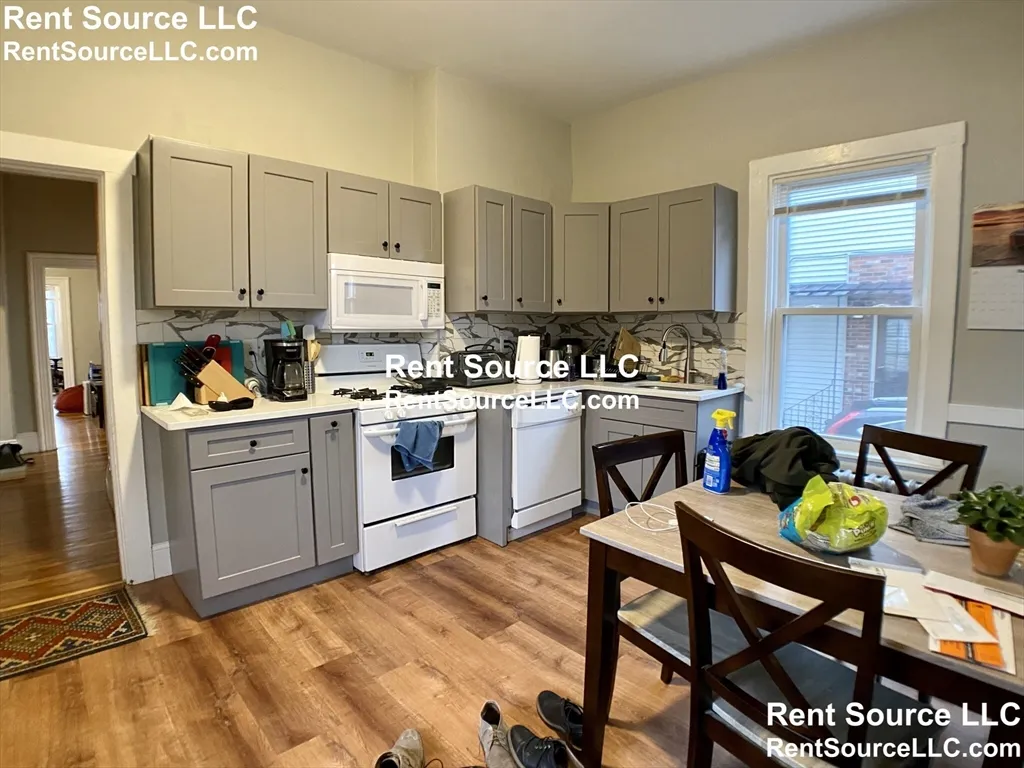 3 bed, 1.5 bath apartment for rent at 271 Highland Ave Unit 1, Powder House Square — photo 5 of 14