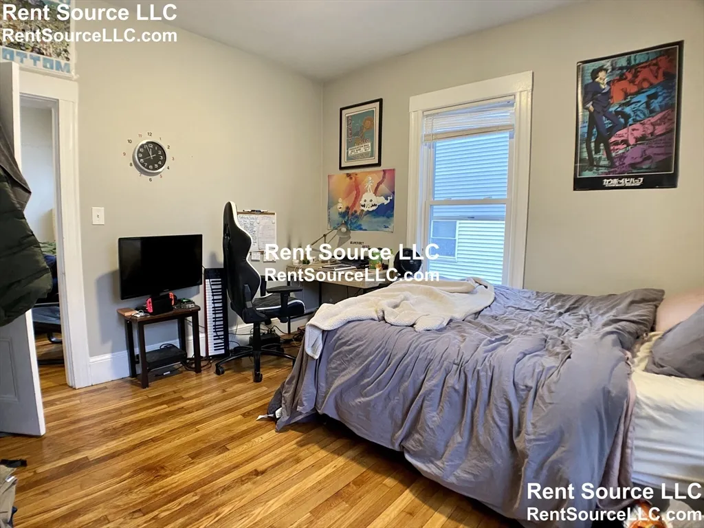 3 bed, 1.5 bath apartment for rent at 271 Highland Ave Unit 1, Powder House Square — photo 3 of 14