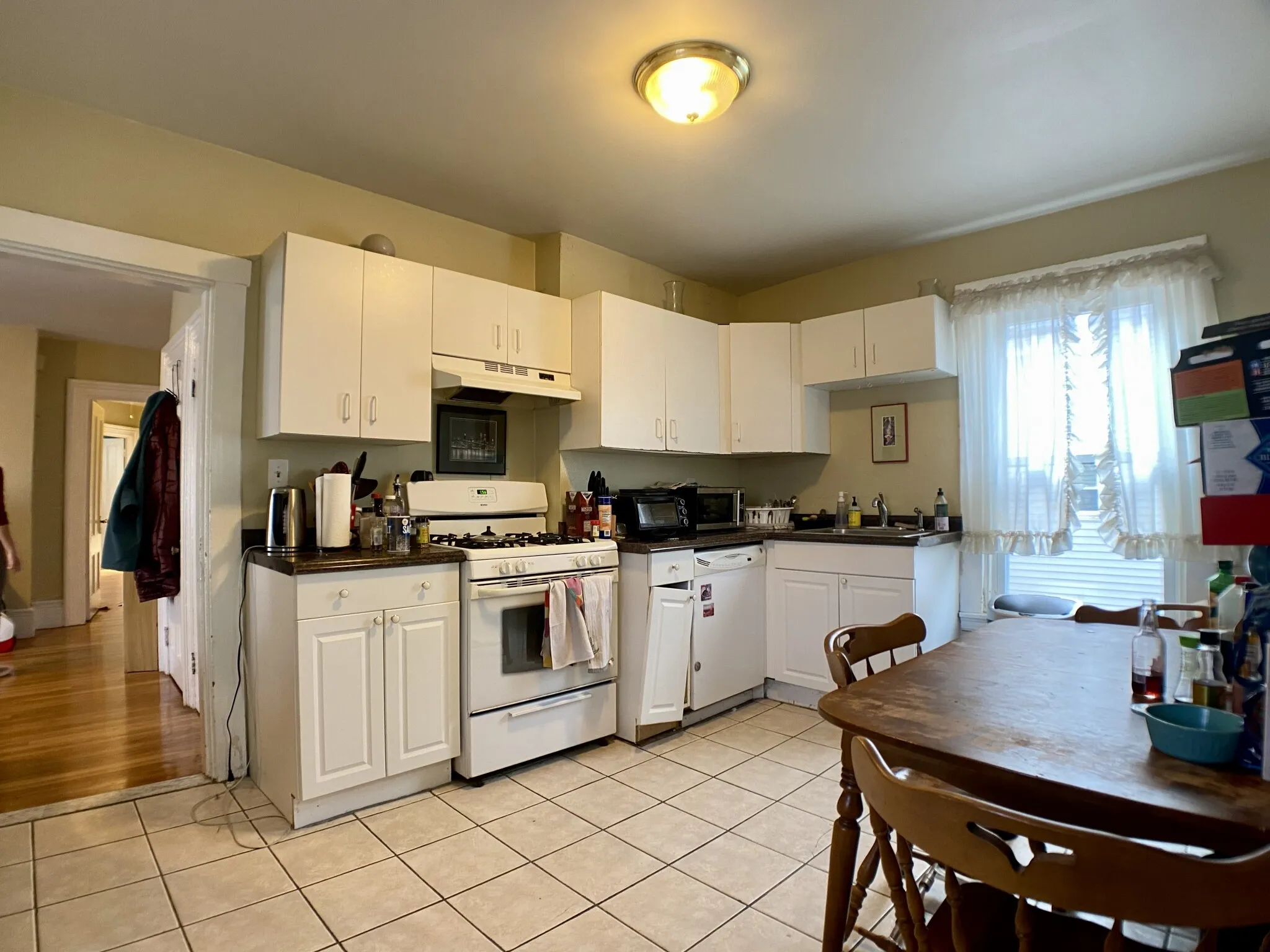 3 bed, 1 bath apartment for rent at 271 Highland Ave Unit 2, Powder House Square