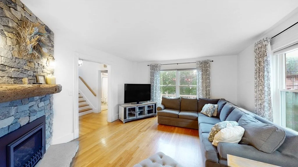 4 bed, 2 bath apartment for rent at 271 River Rd Unit 271, Winthrop — photo 3 of 19