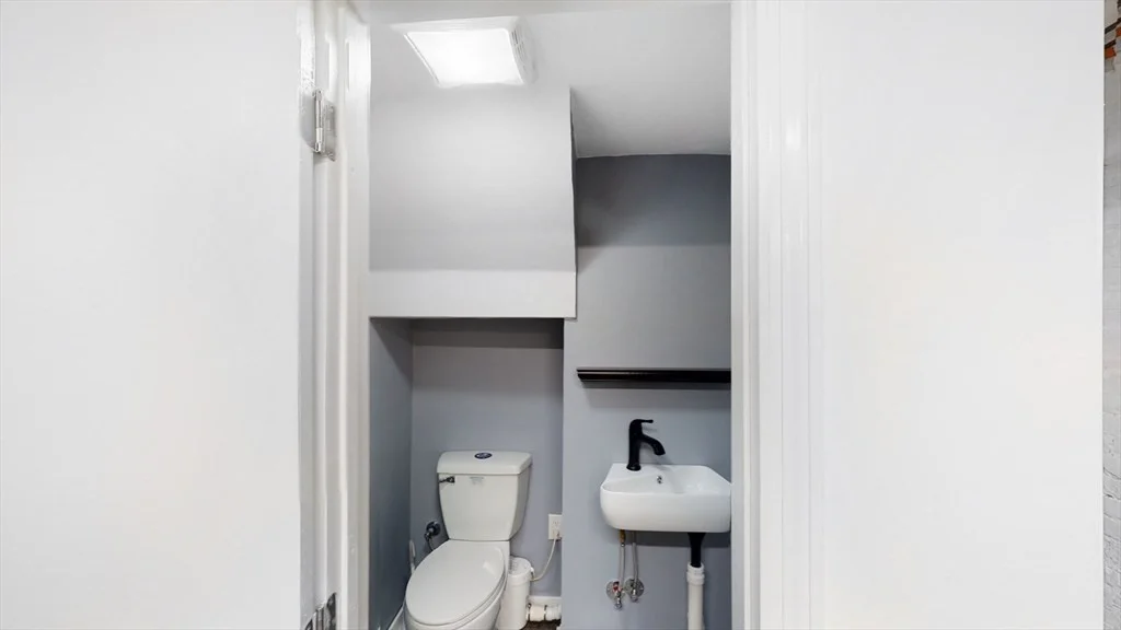 4 bed, 2 bath apartment for rent at 271 River Rd Unit 271, Winthrop — photo 16 of 19