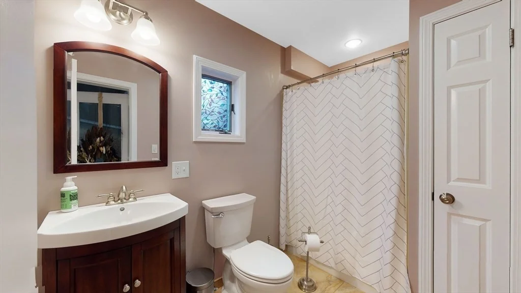 4 bed, 2 bath apartment for rent at 271 River Rd Unit 271, Winthrop — photo 13 of 19