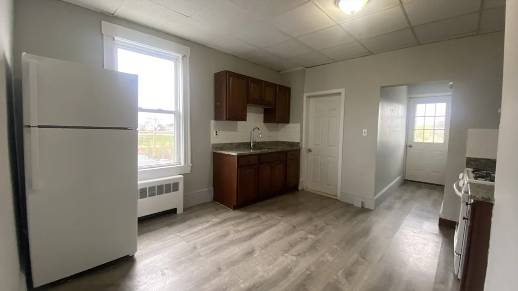 3 bed, 1 bath apartment for rent at 271 Shirley St Unit 4, Winthrop — photo 9 of 12