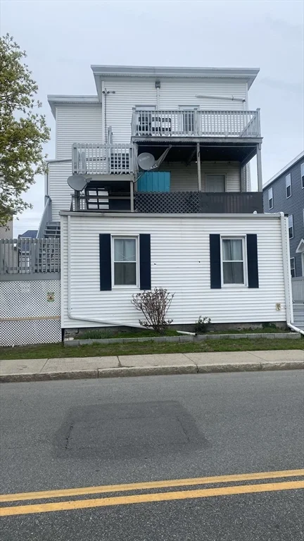 3 bed, 1 bath apartment for rent at 271 Shirley St Unit 4, Winthrop — photo 1 of 12