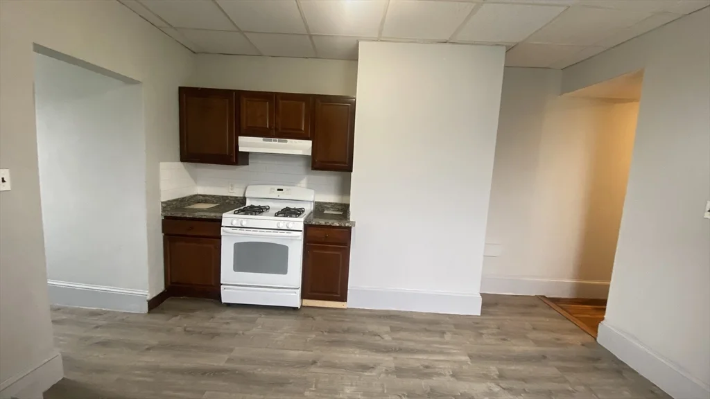 3 bed, 1 bath apartment for rent at 271 Shirley St Unit 4, Winthrop — photo 10 of 12