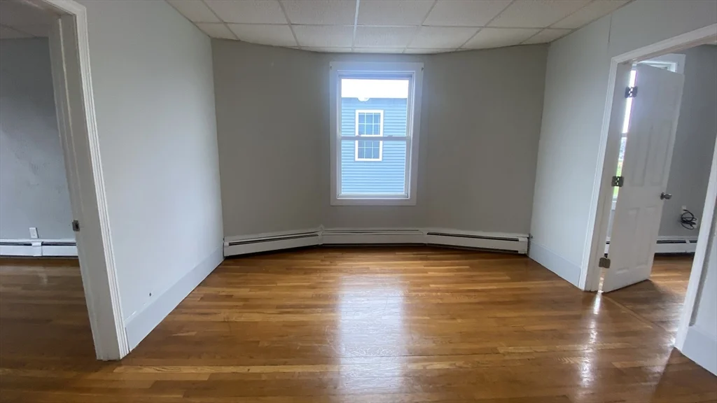 3 bed, 1 bath apartment for rent at 271 Shirley St Unit 4, Winthrop — photo 8 of 12
