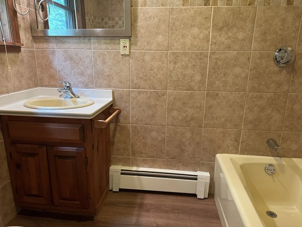 4 bed, 2 bath apartment for rent at 271 Wanoosnoc Rd Unit 2, Fitchburg — photo 22 of 23