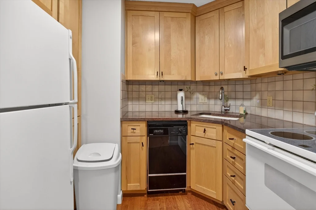 2 bed, 1 bath apartment for rent at 272 Albion St Unit 23, Wakefield — photo 5 of 12