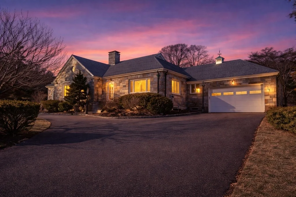 5 bed, 4+ bath apartment for rent at 272 Atlantic Ave, Swampscott — photo 1 of 28