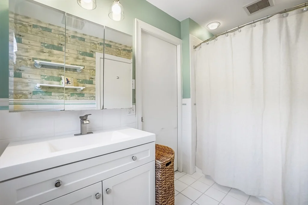 5 bed, 4+ bath apartment for rent at 272 Atlantic Ave, Swampscott — photo 14 of 28