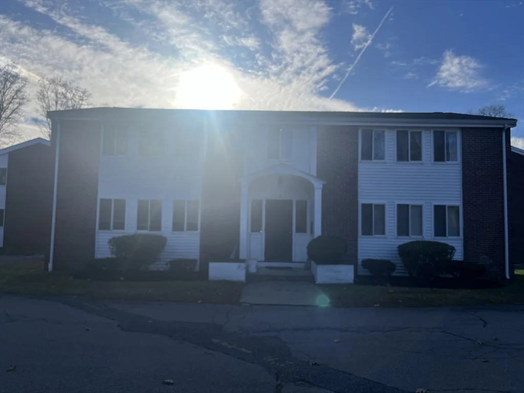 1 bed, 1 bath apartment for rent at 272 Bedford St Unit B-3, Abington — photo 1 of 8