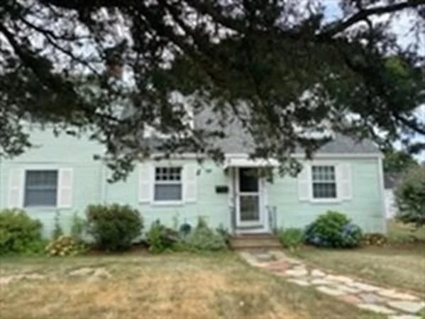 3 bed, 2 bath apartment for rent at 272 Brook St Unit 0, Nobscot — photo 2 of 33