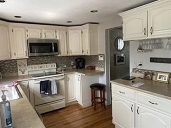 3 bed, 2 bath apartment for rent at 272 Brook St Unit 0, Nobscot — photo 7 of 33