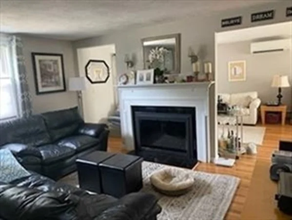 3 bed, 2 bath apartment for rent at 272 Brook St Unit 0, Nobscot — photo 4 of 33