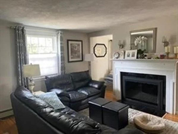3 bed, 2 bath apartment for rent at 272 Brook St Unit 0, Nobscot — photo 3 of 33