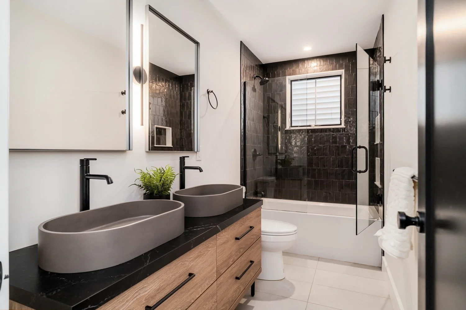 3 bed, 3 bath apartment for rent at 272 E Eagle Unit 1, East Boston — photo 31 of 40