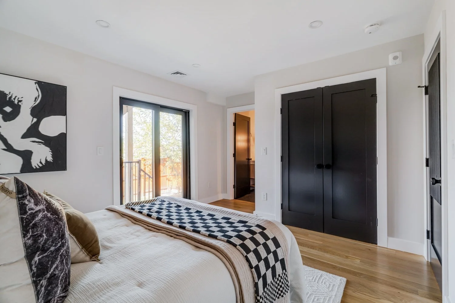 3 bed, 3 bath apartment for rent at 272 E Eagle Unit 1, East Boston — photo 20 of 40