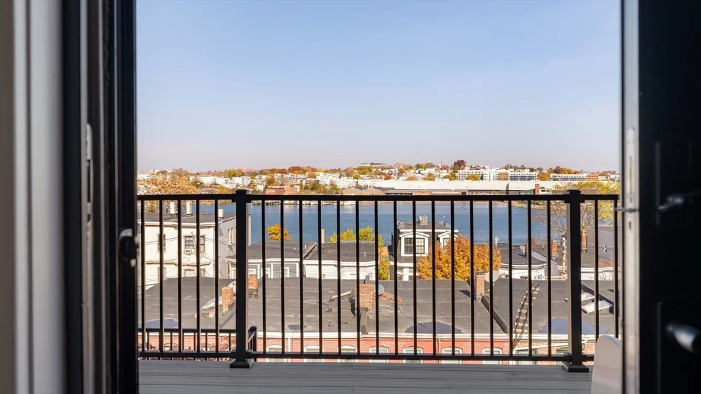3 bed, 3 bath apartment for rent at 272 East Eagle Unit 4, East Boston — photo 6 of 23