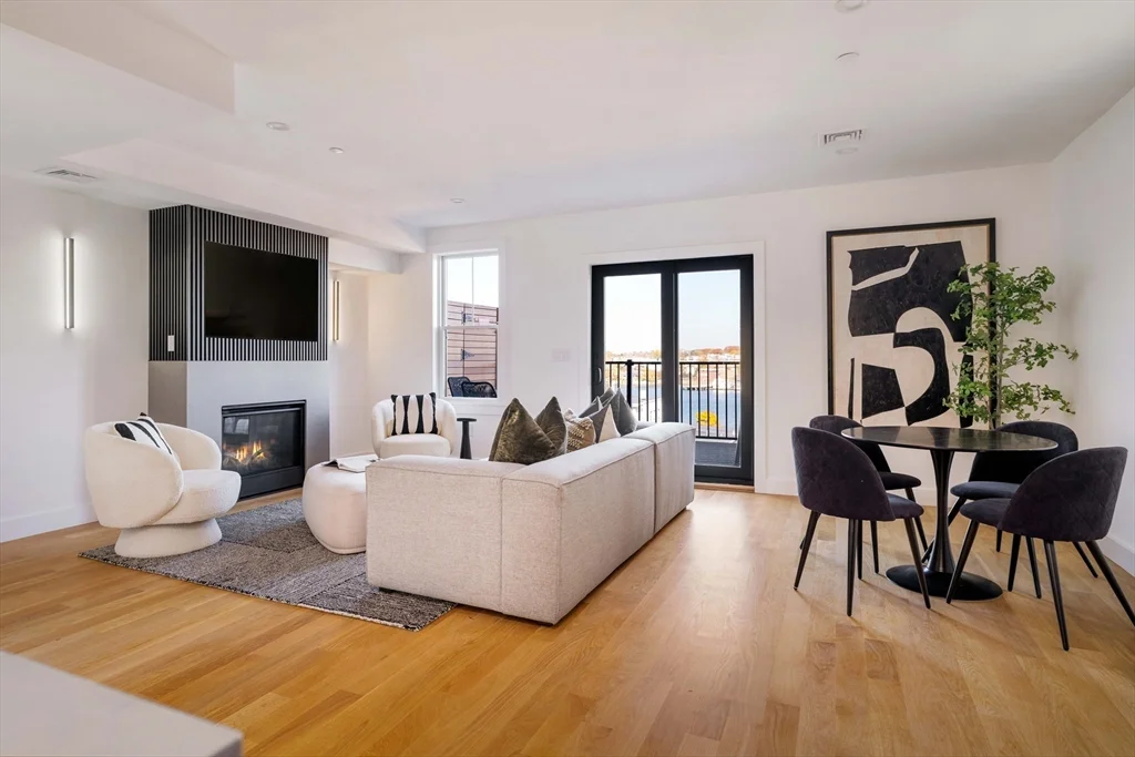3 bed, 3 bath apartment for rent at 272 East Eagle Unit 4, East Boston — photo 4 of 23