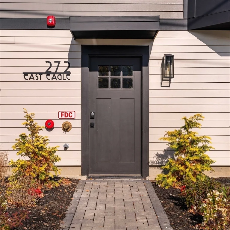 3 bed, 3 bath apartment for rent at 272 East Eagle Unit 4, East Boston — photo 19 of 23