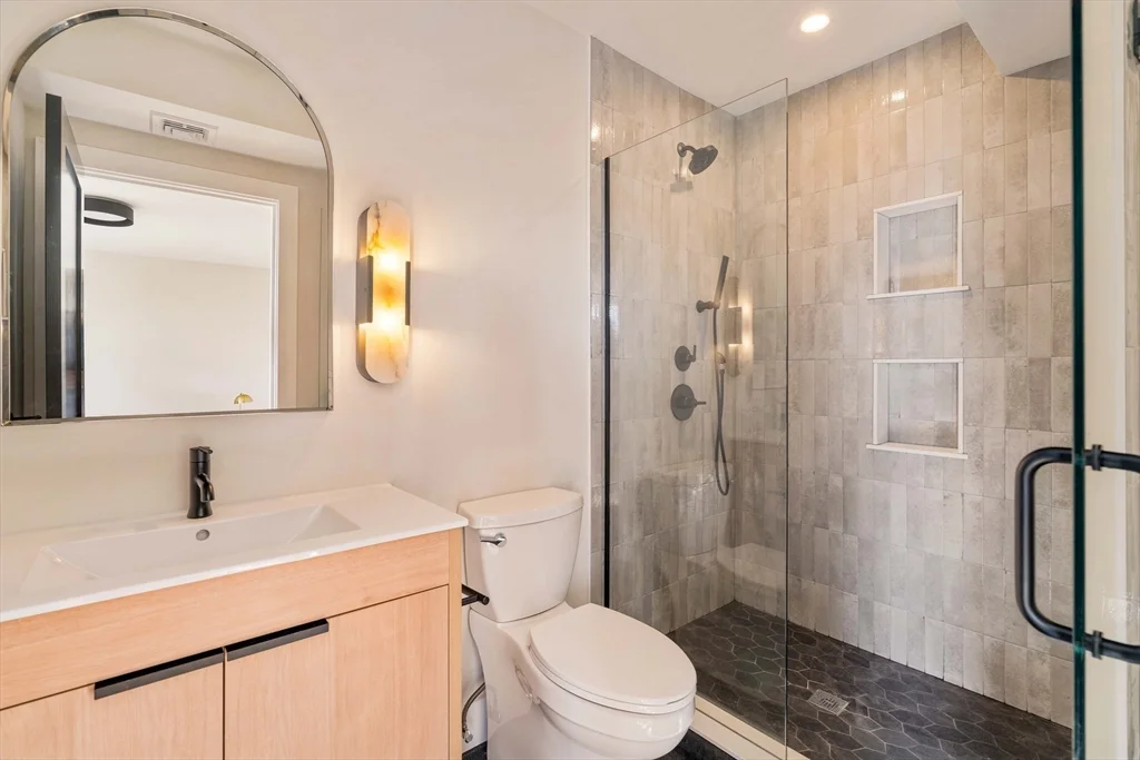 3 bed, 3 bath apartment for rent at 272 East Eagle Unit 4, East Boston — photo 11 of 23
