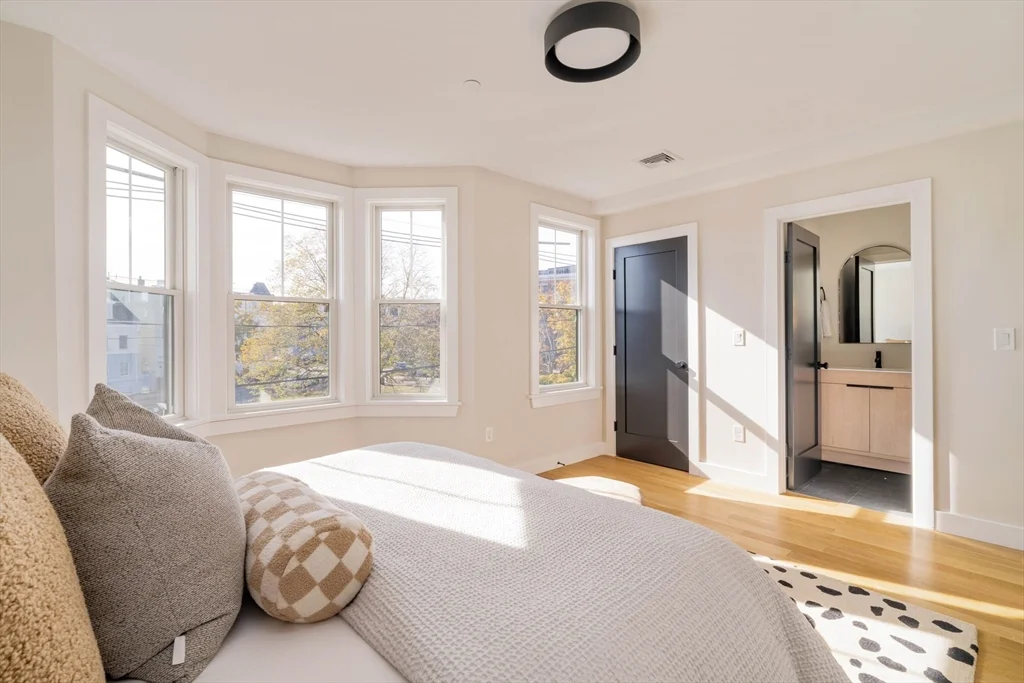 3 bed, 3 bath apartment for rent at 272 East Eagle Unit 4, East Boston — photo 10 of 23