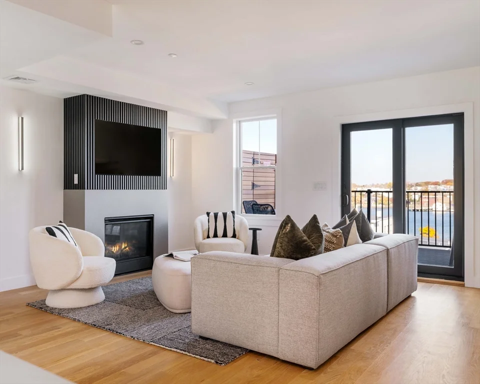 3 bed, 3 bath apartment for rent at 272 East Eagle Unit 4, East Boston — photo 5 of 23