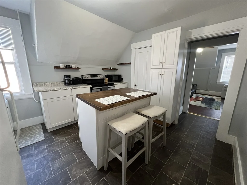 2 bed, 1 bath apartment for rent at 272 Front St Unit 5, Manchester — photo 1 of 19