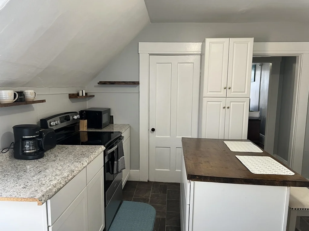 2 bed, 1 bath apartment for rent at 272 Front St Unit 5, Manchester — photo 4 of 19