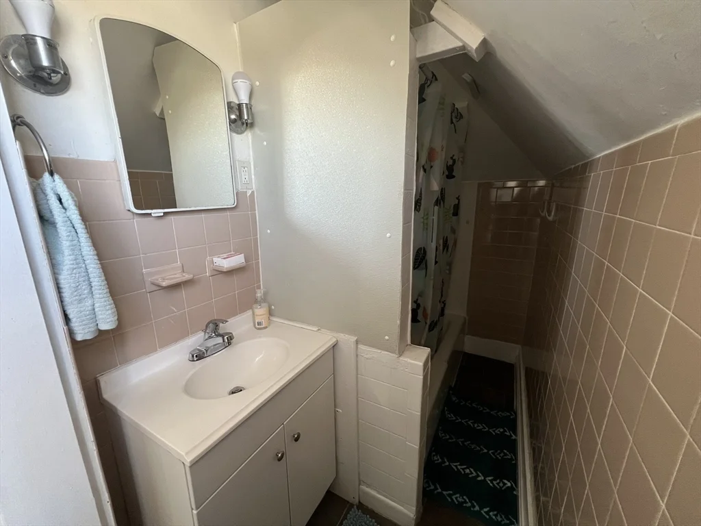 2 bed, 1 bath apartment for rent at 272 Front St Unit 5, Manchester — photo 11 of 19