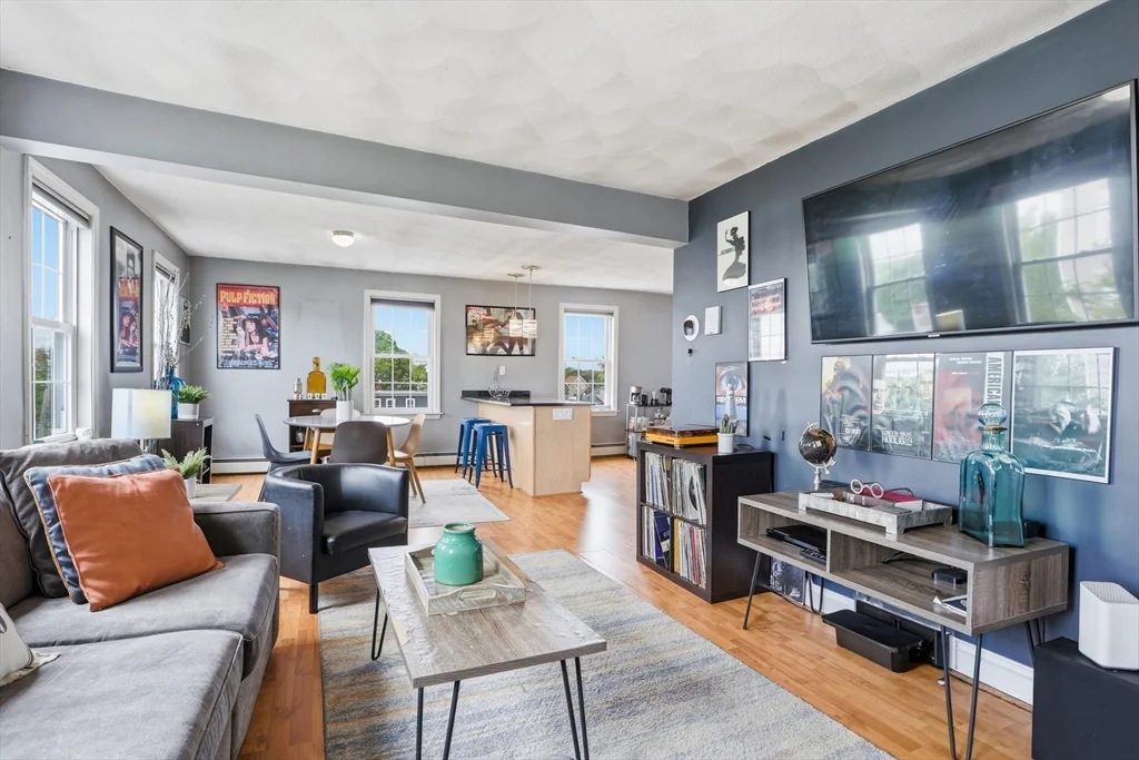 2 bed, 1 bath apartment for rent at 272 Jefferson Unit 5, Salem — photo 3 of 32