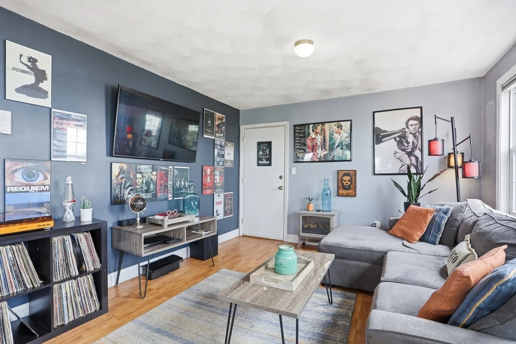 2 bed, 1 bath apartment for rent at 272 Jefferson Unit 5, Salem — photo 4 of 32