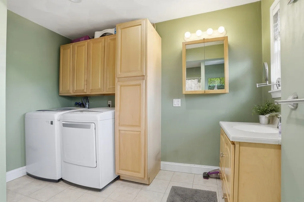 2 bed, 1 bath apartment for rent at 272 Jefferson Unit 5, Salem — photo 22 of 32