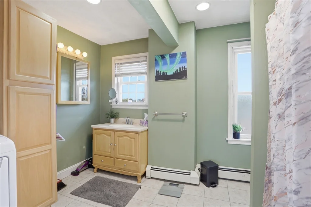 2 bed, 1 bath apartment for rent at 272 Jefferson Unit 5, Salem — photo 23 of 32