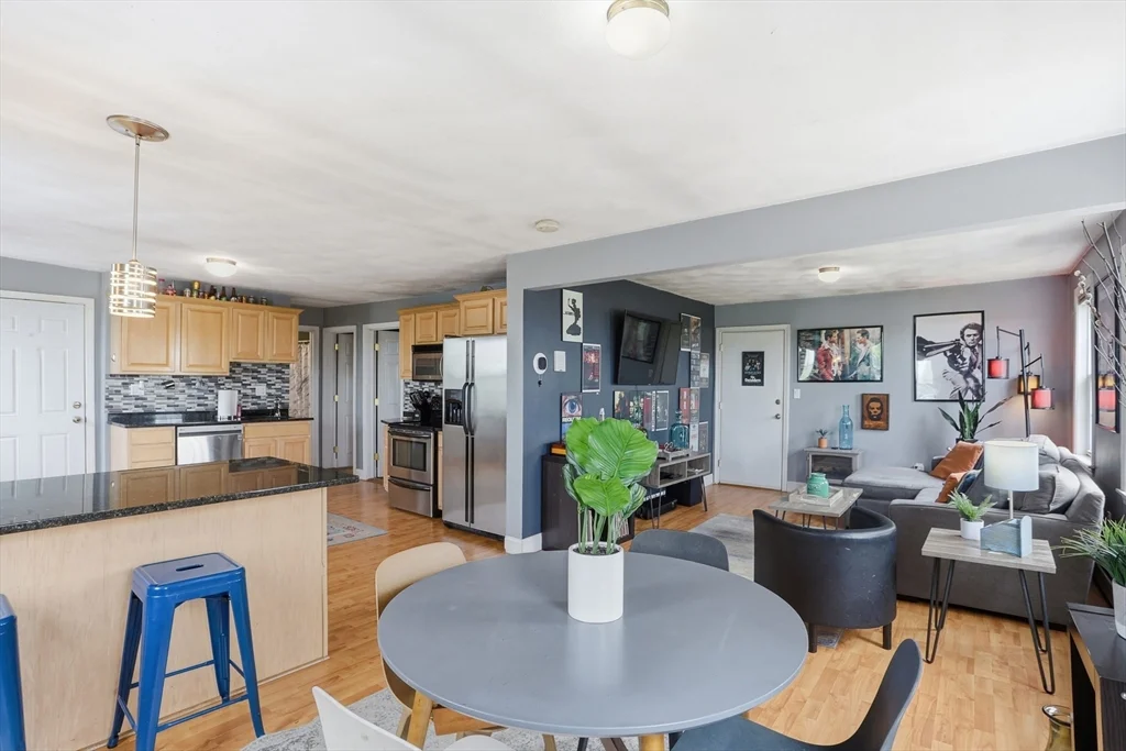 2 bed, 1 bath apartment for rent at 272 Jefferson Unit 5, Salem — photo 8 of 32