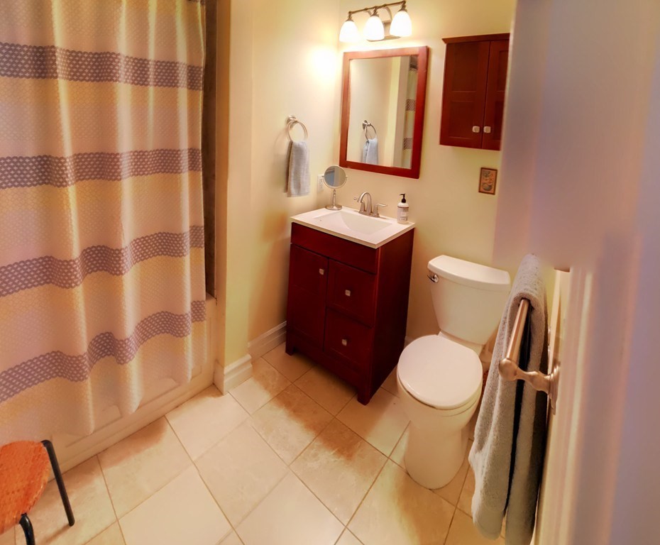 2 bed, 2 bath apartment for rent at 272 Lamartine St Unit 2, Jamaica Plain — photo 5 of 7