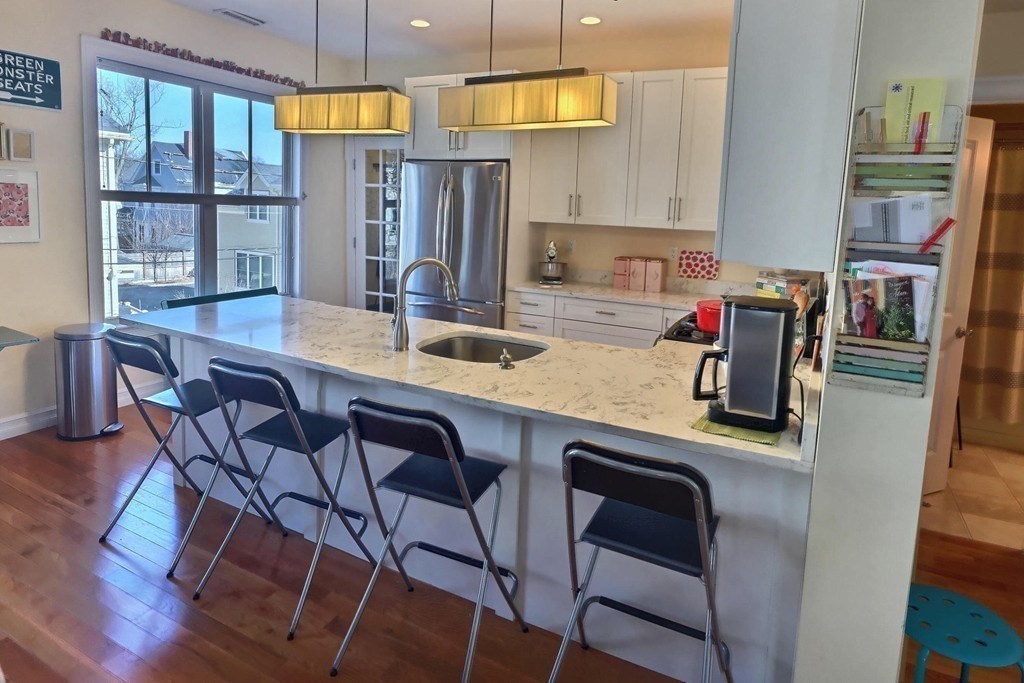 2 bed, 2 bath apartment for rent at 272 Lamartine St Unit 2, Jamaica Plain — photo 2 of 7