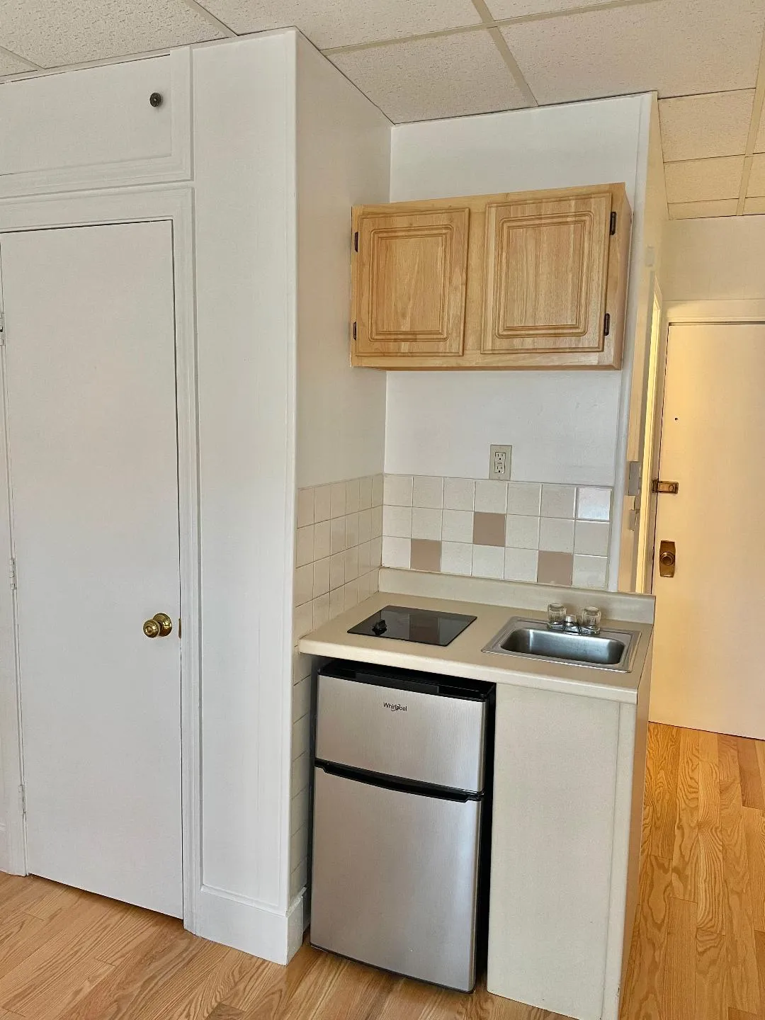 Studio bed, 1 bath apartment for rent at 272 Newbury St Unit 12, Back Bay — photo 5 of 6