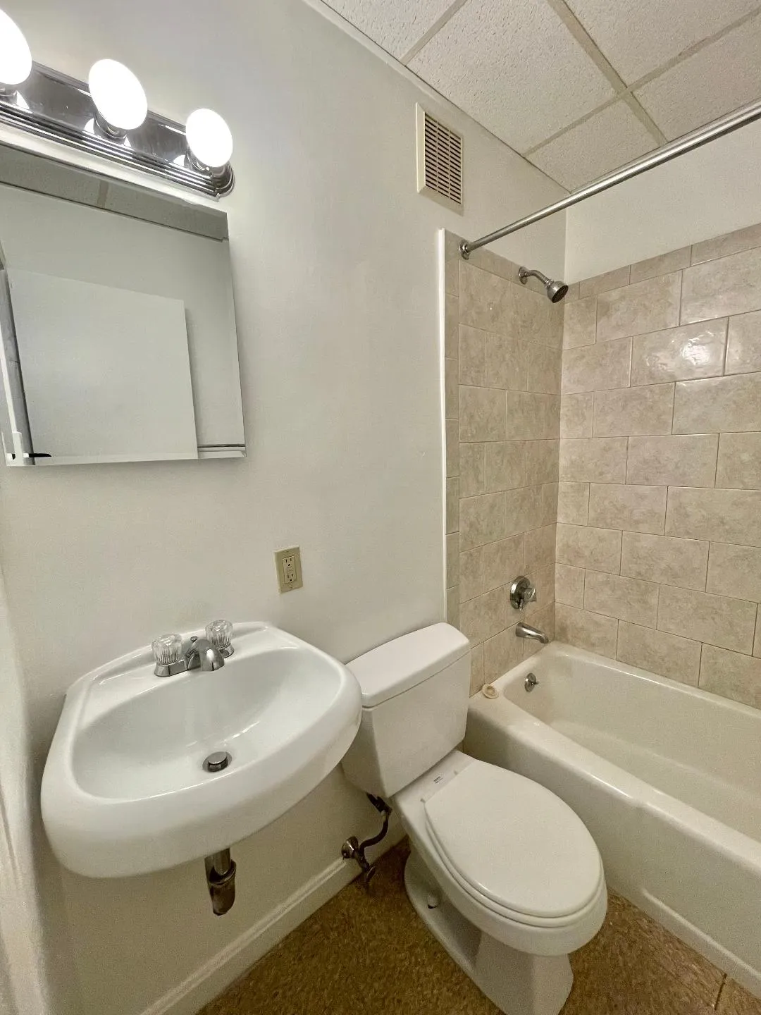 Studio bed, 1 bath apartment for rent at 272 Newbury St Unit 12, Back Bay — photo 6 of 6